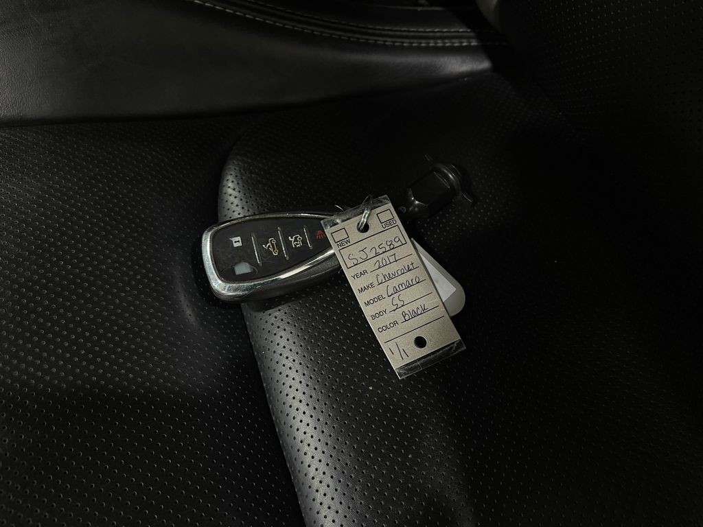 2017 Chevrolet Camaro Image 37