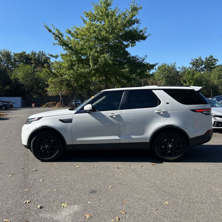 2017 Land Rover Discovery Image 5