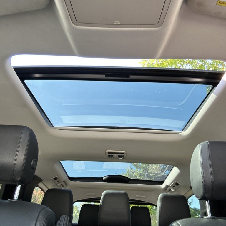 2017 Land Rover Discovery Image 14
