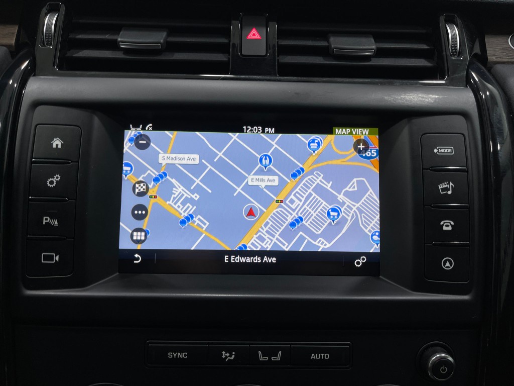 2017 Land Rover Discovery Image 10