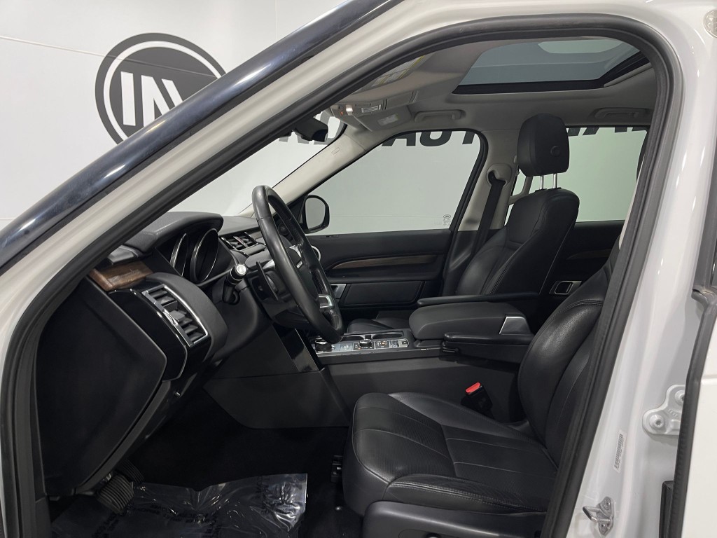 2017 Land Rover Discovery Image 13