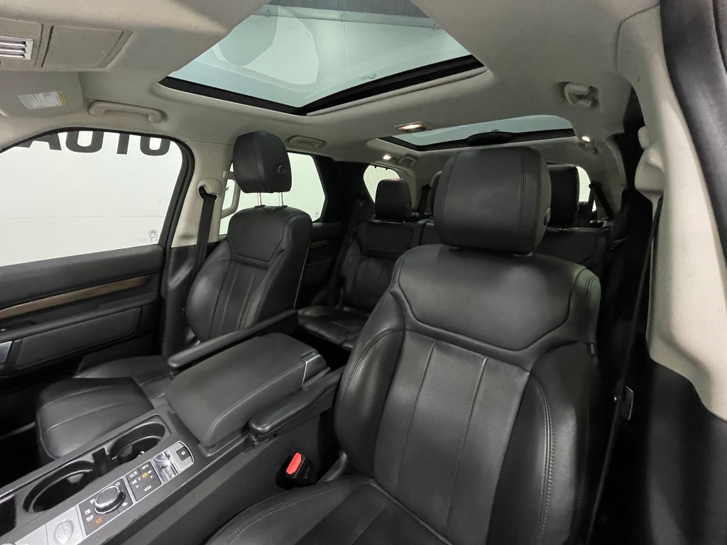 2017 Land Rover Discovery Image 14