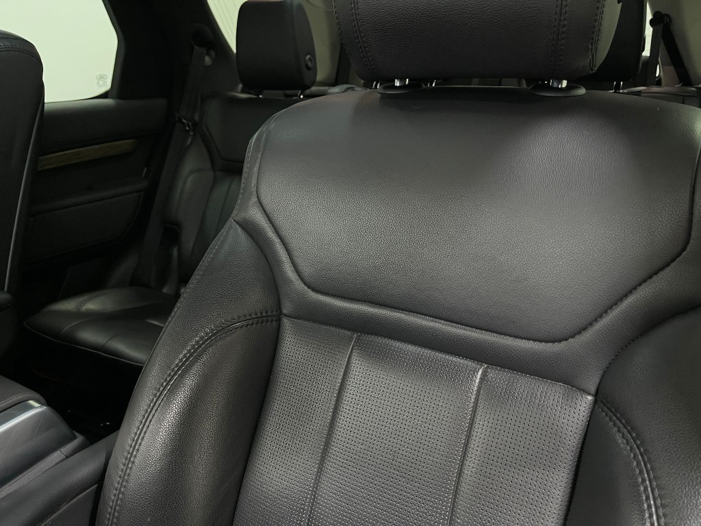 2017 Land Rover Discovery Image 18