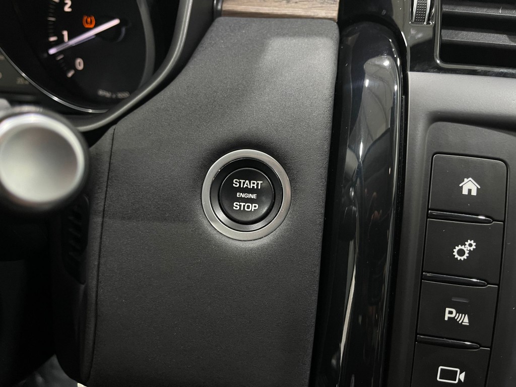 2017 Land Rover Discovery Image 21