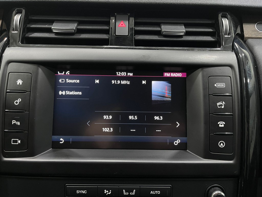 2017 Land Rover Discovery Image 24