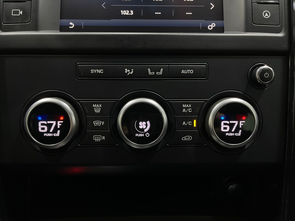 2017 Land Rover Discovery Image 25