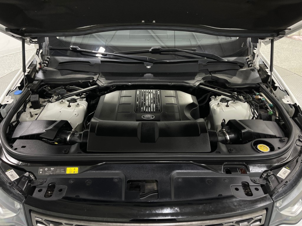 2017 Land Rover Discovery Image 26