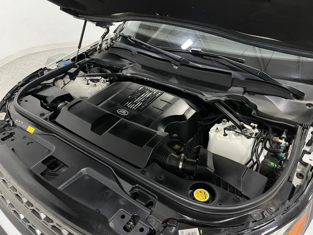 2017 Land Rover Discovery Image 27