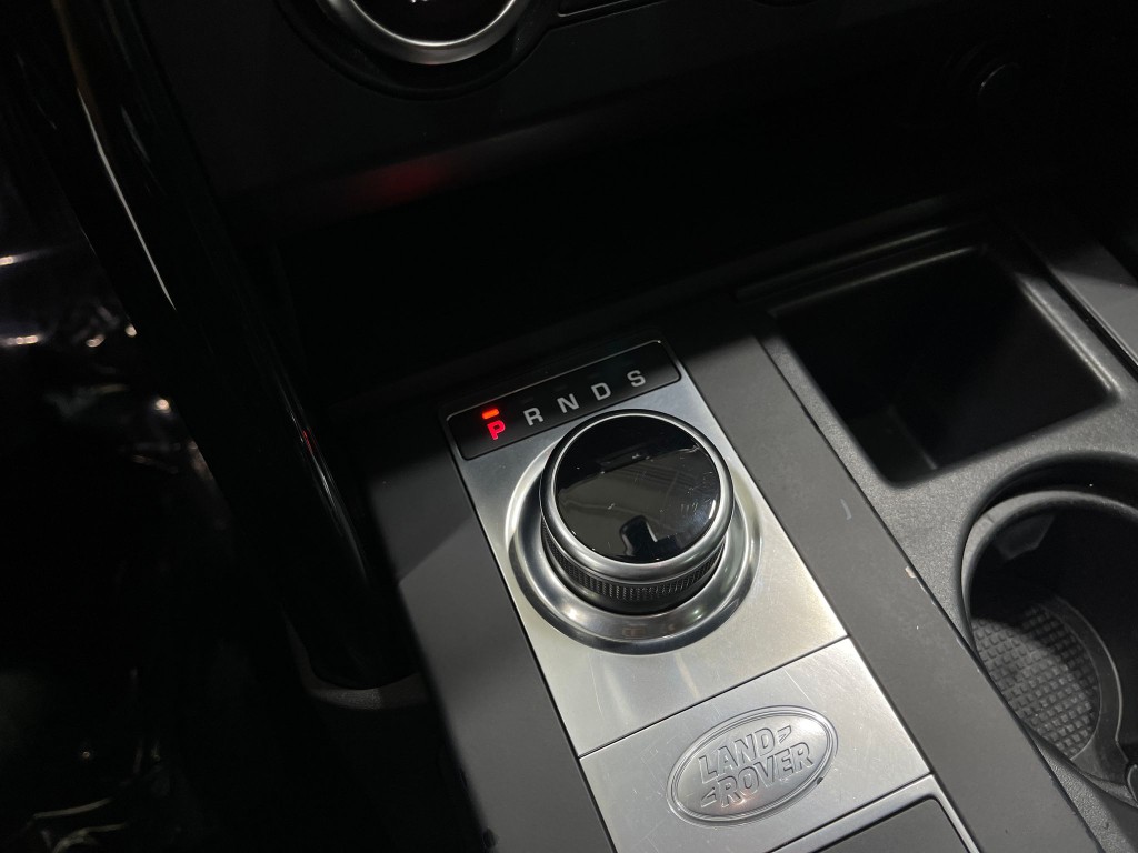 2017 Land Rover Discovery Image 29