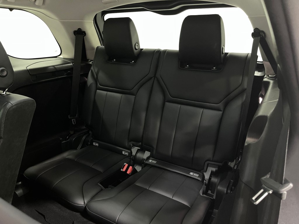 2017 Land Rover Discovery Image 31