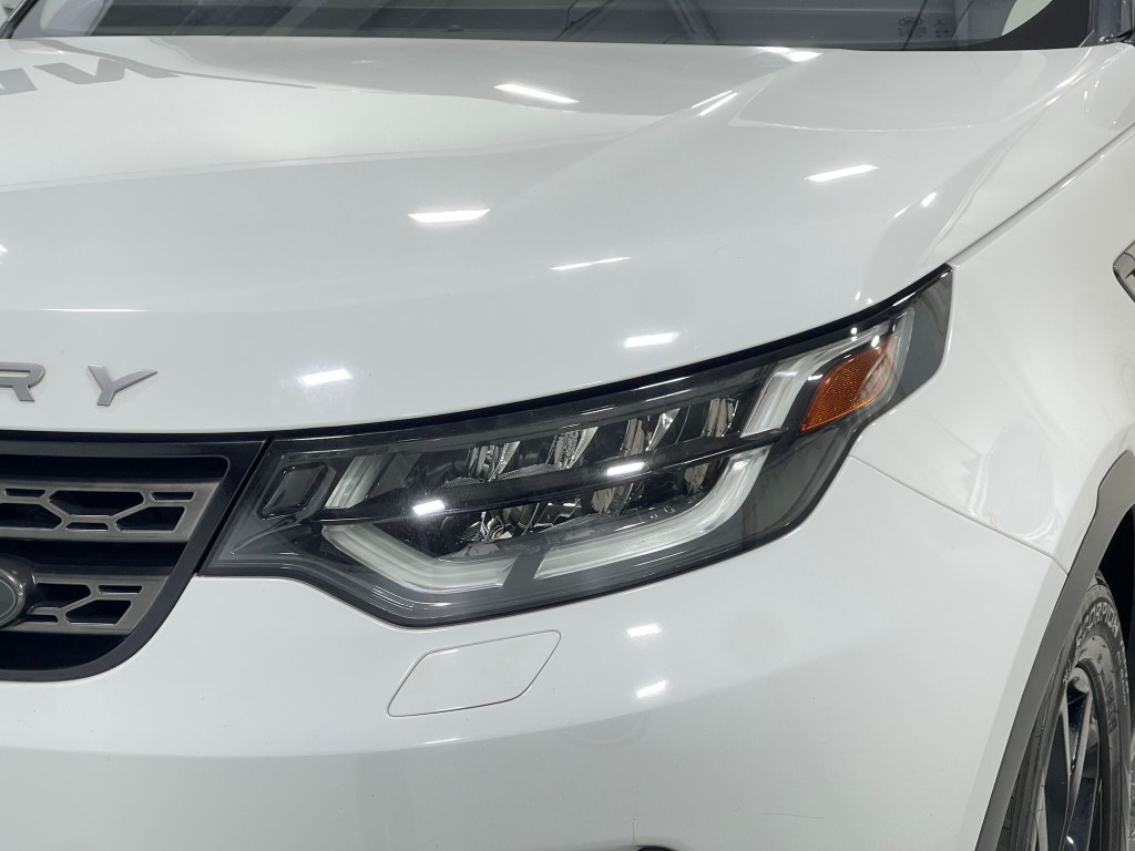 2017 Land Rover Discovery Image 35