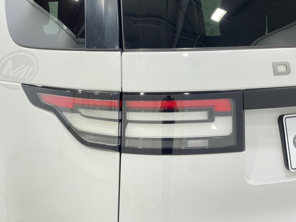 2017 Land Rover Discovery Image 36