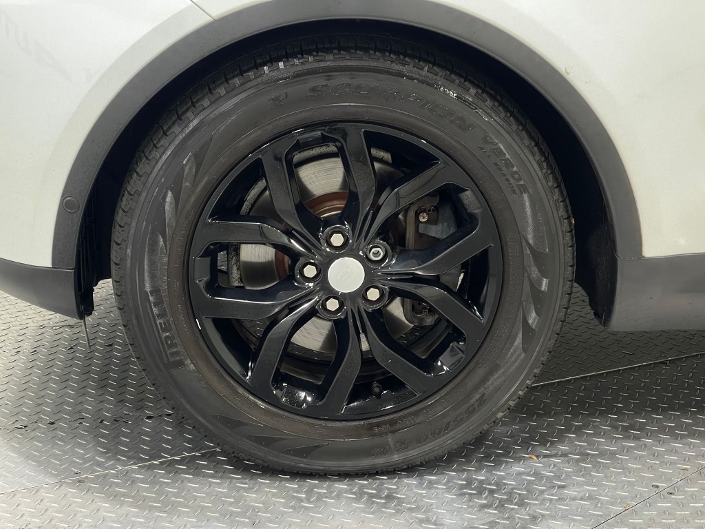 2017 Land Rover Discovery Image 37