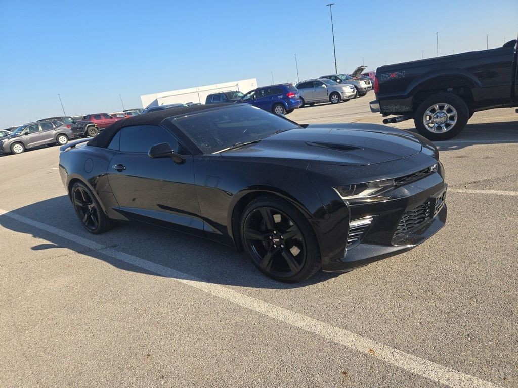 2017 Chevrolet Camaro Image 1