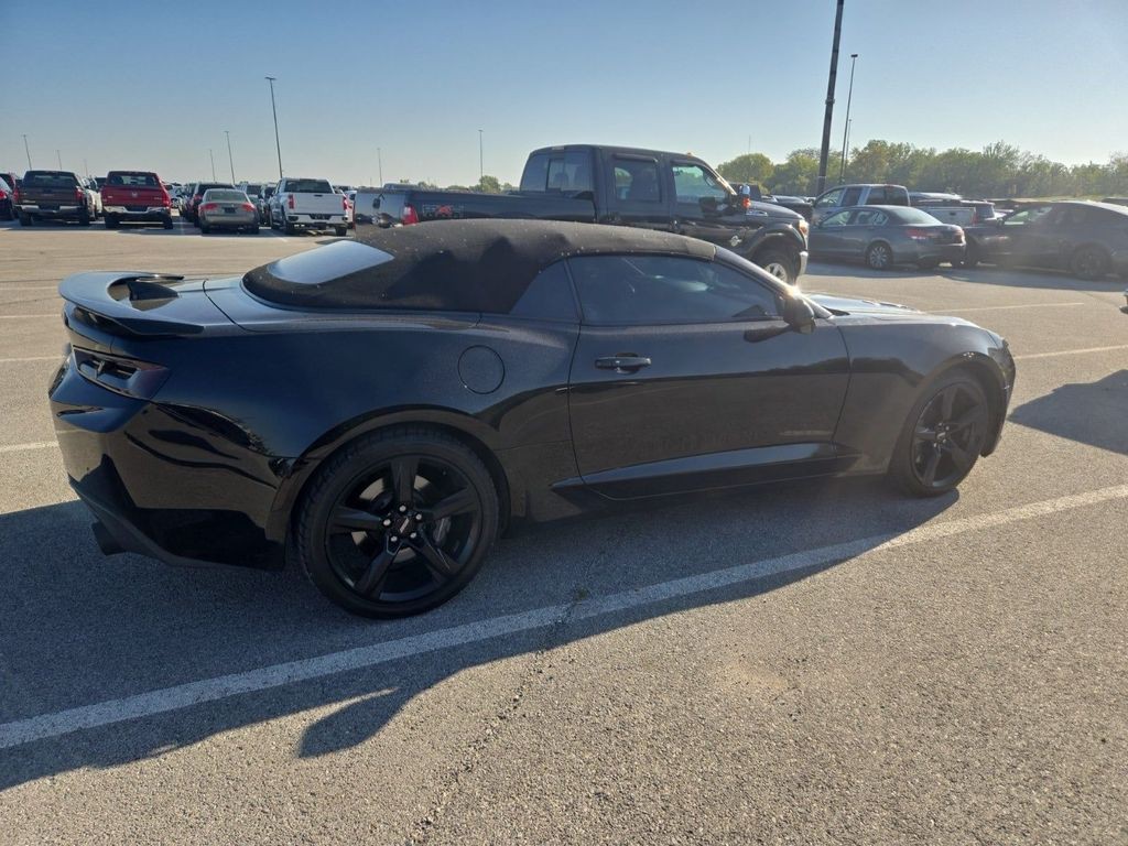 2017 Chevrolet Camaro Image 4