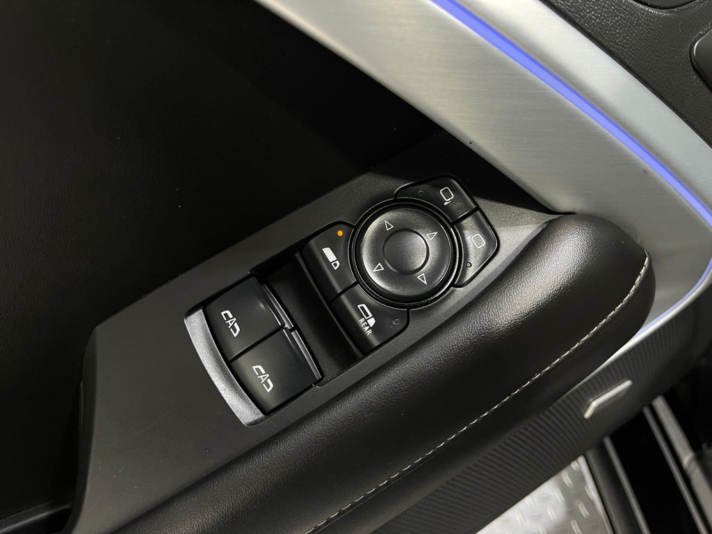 2017 Chevrolet Camaro Image 16