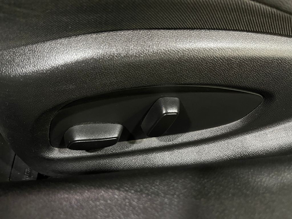 2017 Chevrolet Camaro Image 17