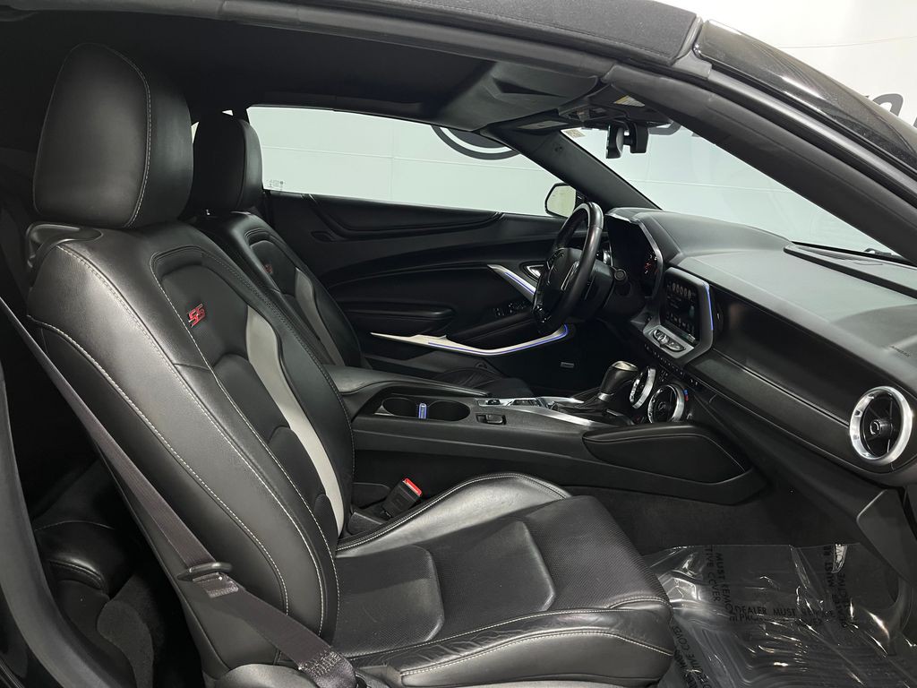 2017 Chevrolet Camaro Image 32