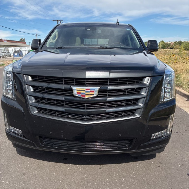 2016 Cadillac Escalade Image 2