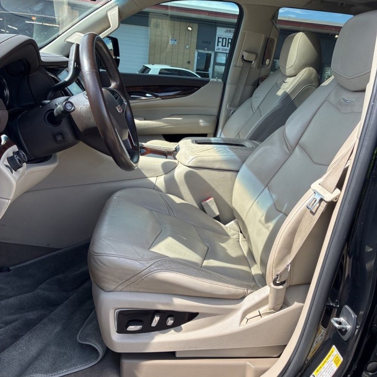 2016 Cadillac Escalade Image 8