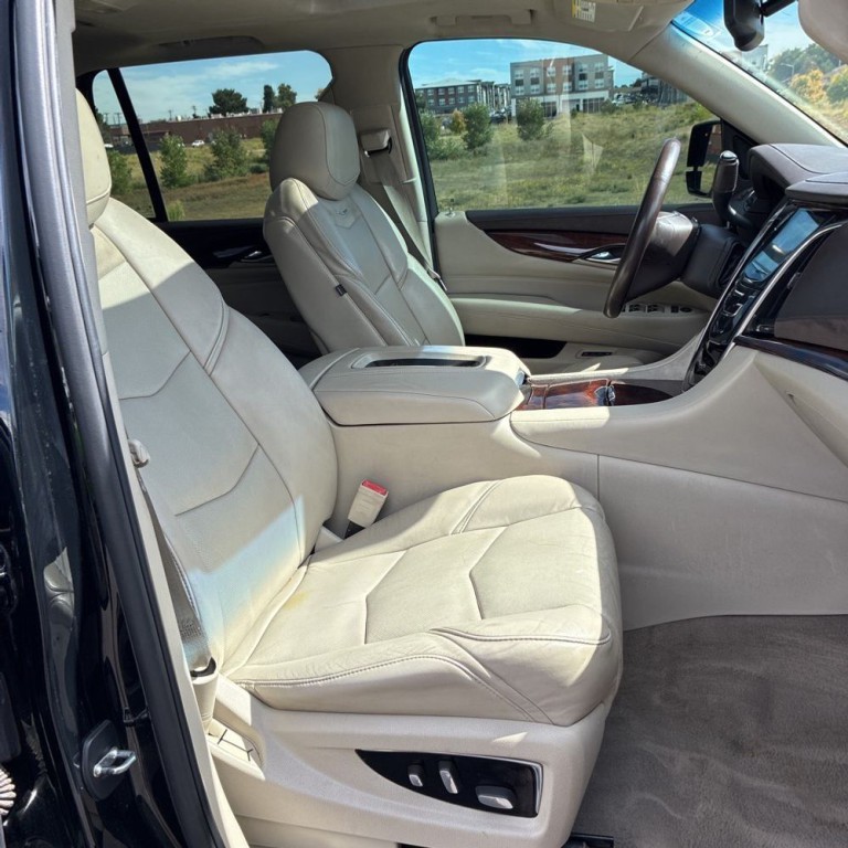 2016 Cadillac Escalade Image 9