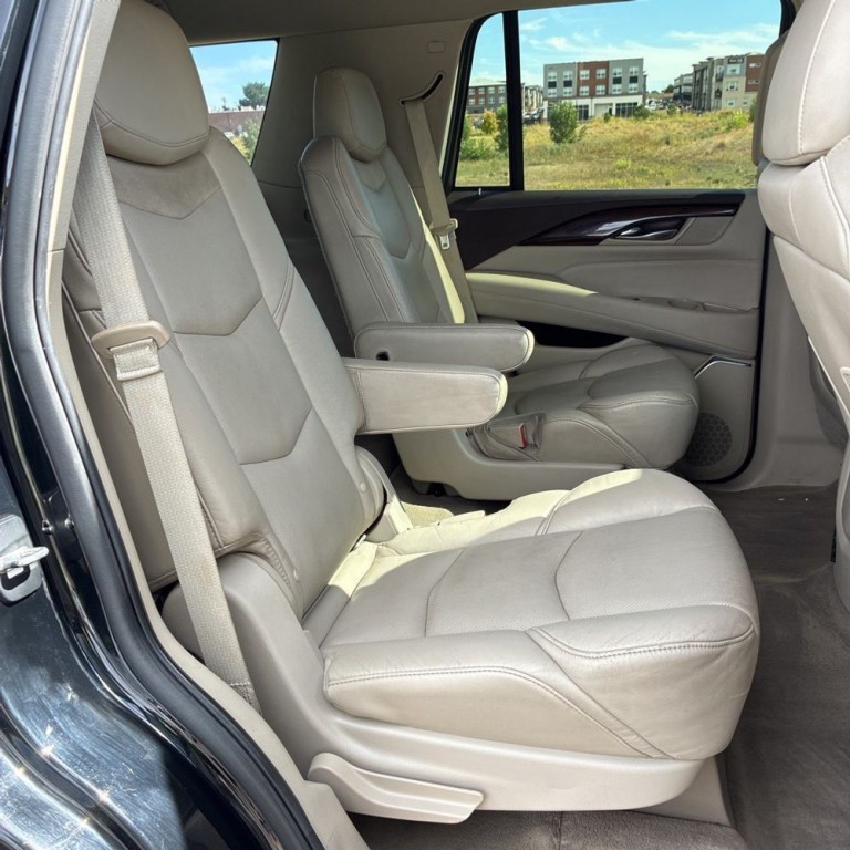 2016 Cadillac Escalade Image 11