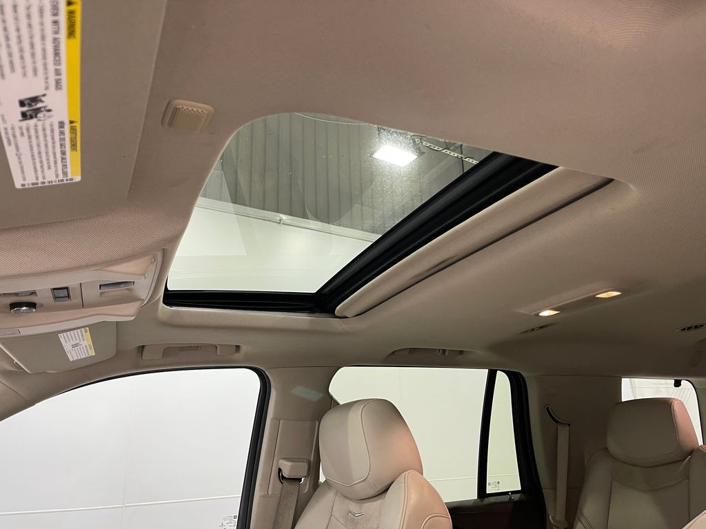 2016 Cadillac Escalade Image 12