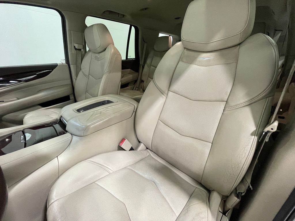 2016 Cadillac Escalade Image 15