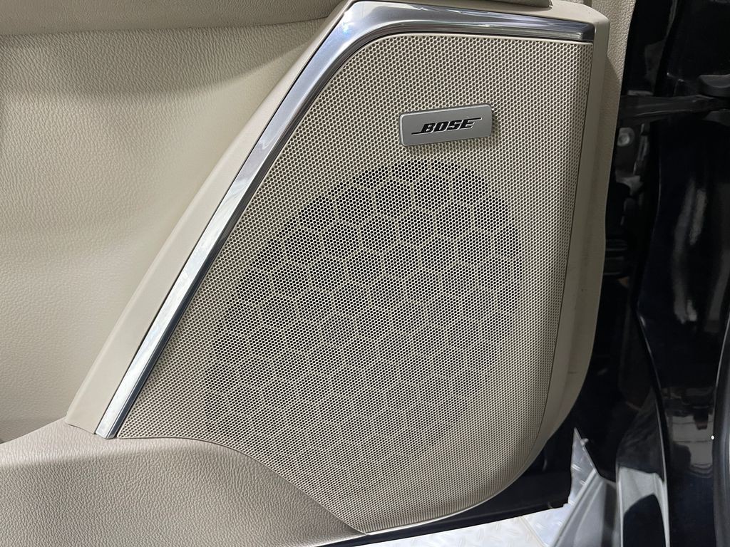 2016 Cadillac Escalade Image 18