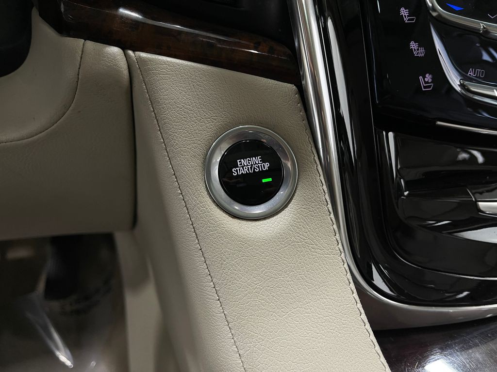 2016 Cadillac Escalade Image 23
