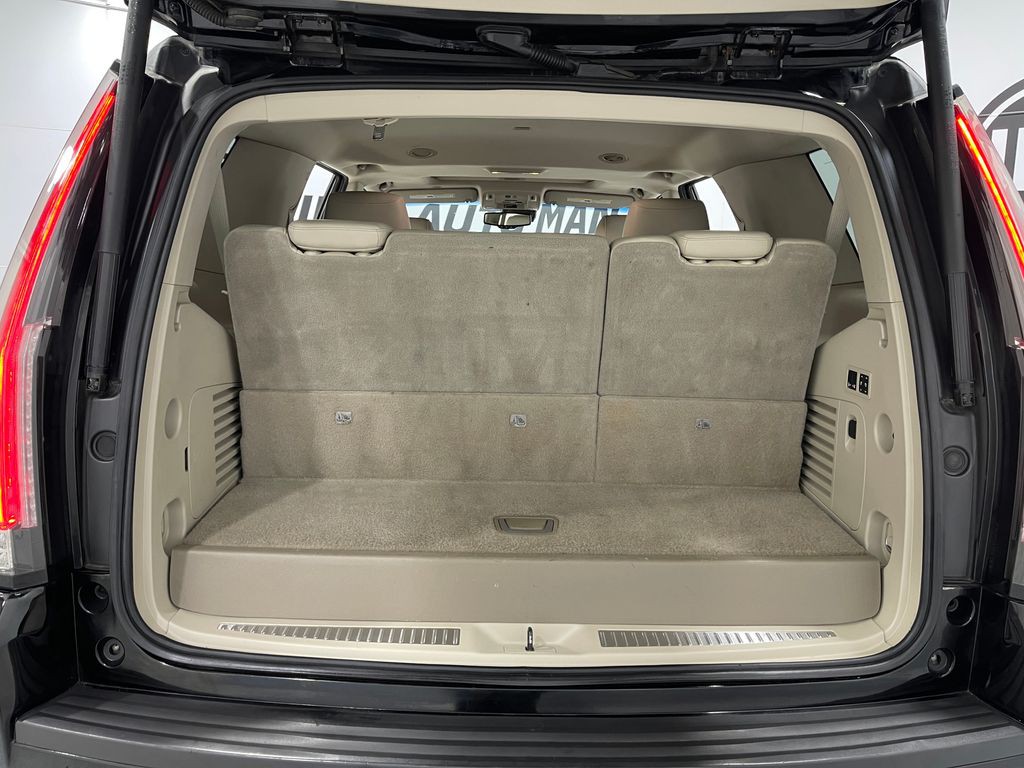 2016 Cadillac Escalade Image 28