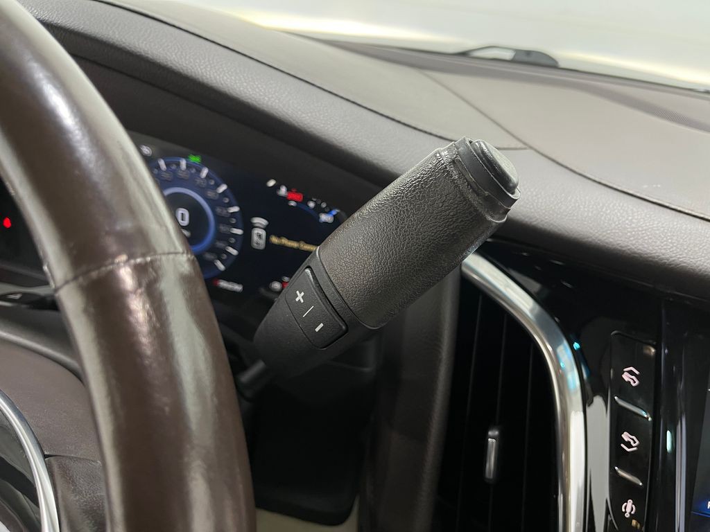 2016 Cadillac Escalade Image 31