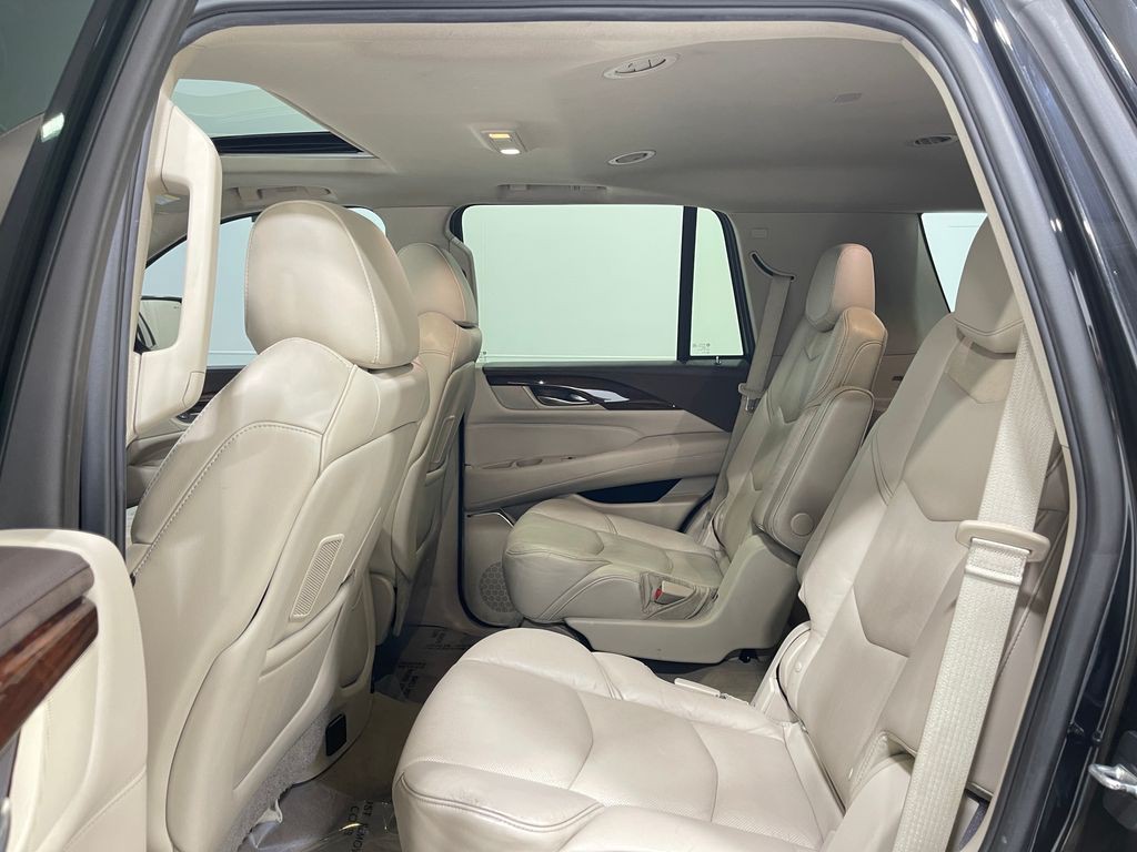 2016 Cadillac Escalade Image 32
