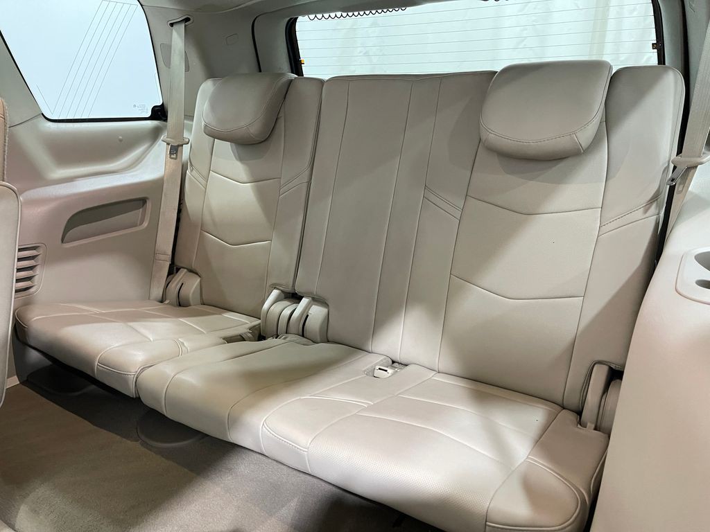 2016 Cadillac Escalade Image 33
