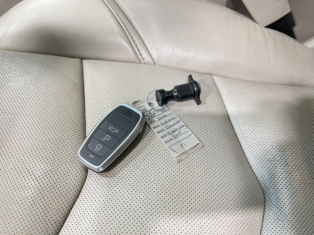 2016 Cadillac Escalade Image 39