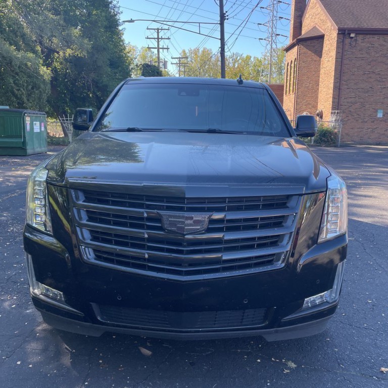 2017 Cadillac Escalade Image 2