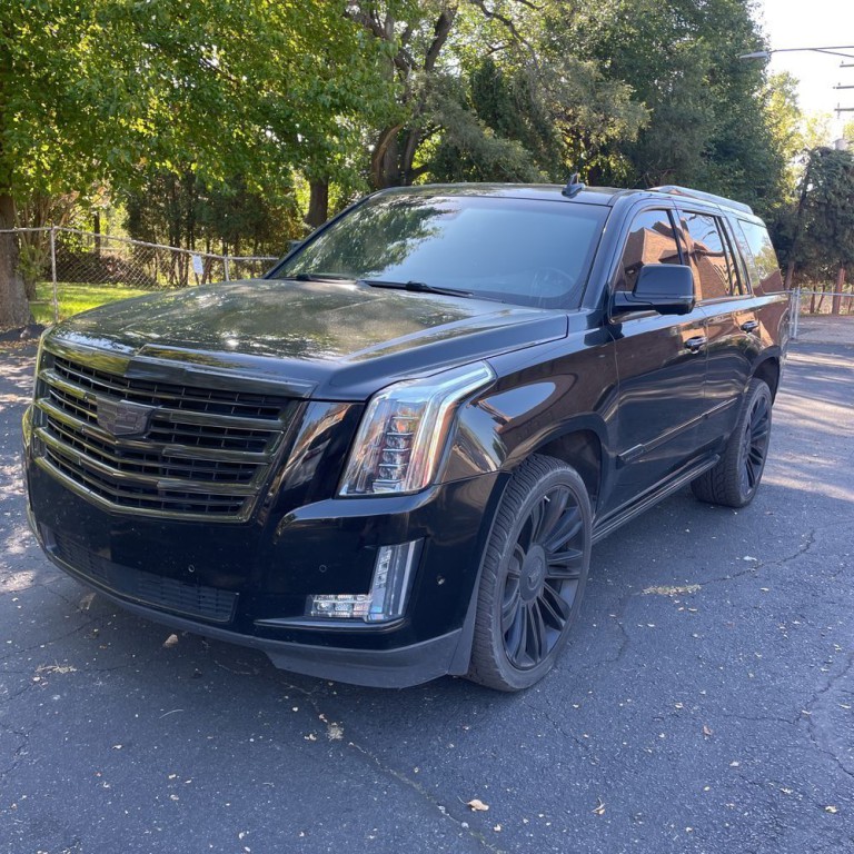 2017 Cadillac Escalade Image 3