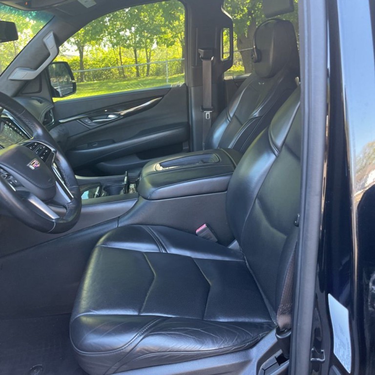 2017 Cadillac Escalade Image 8