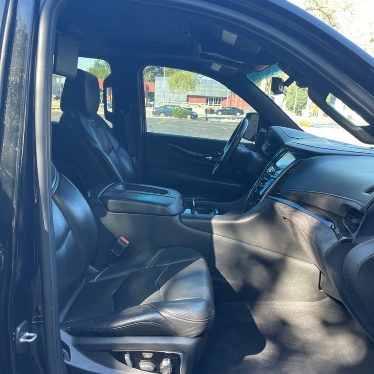 2017 Cadillac Escalade Image 9