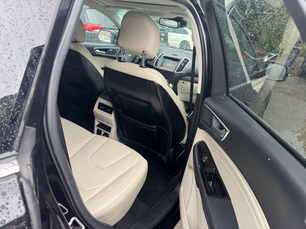 2019 Ford Edge Image 7