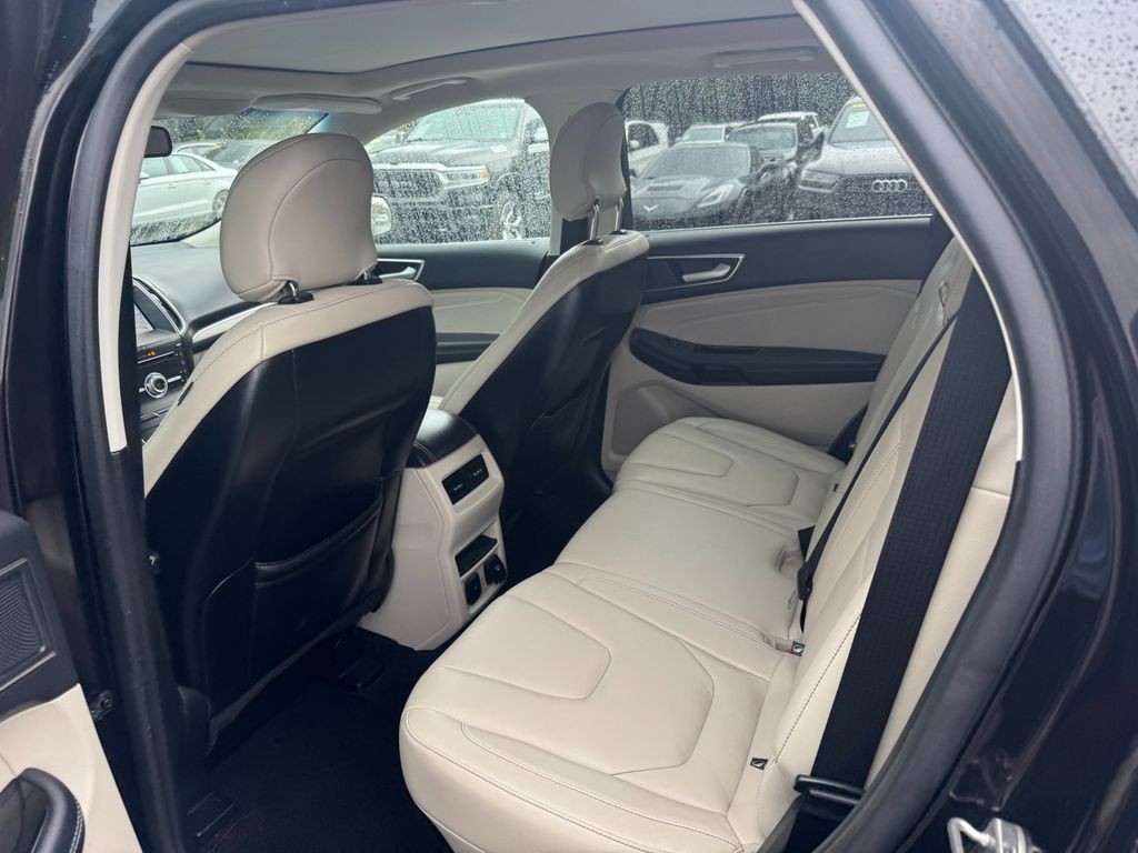 2019 Ford Edge Image 8
