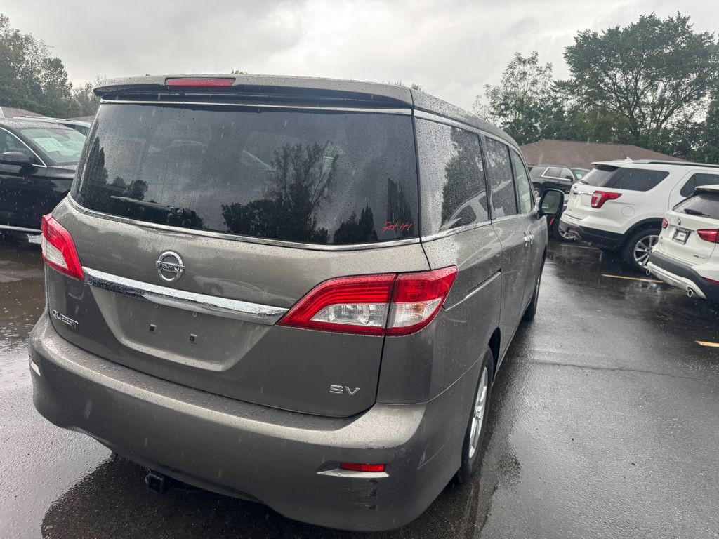 2015 Nissan Quest Image 3