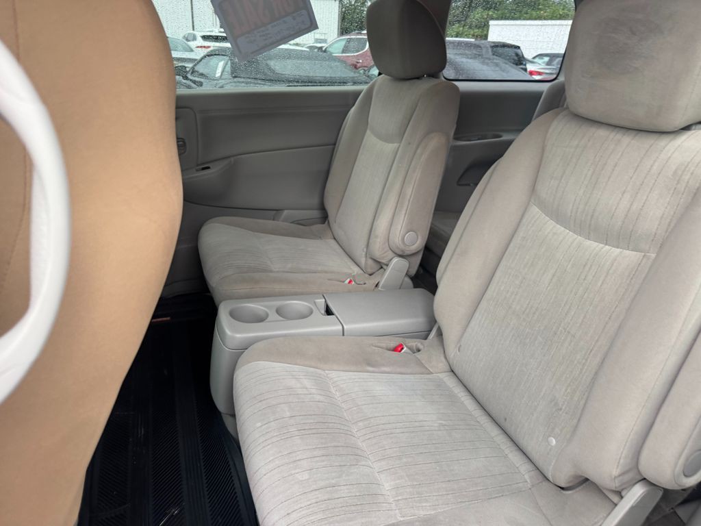 2015 Nissan Quest Image 10