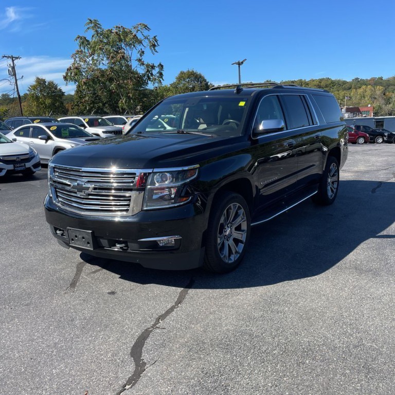 2019 Chevrolet Suburban Image 2