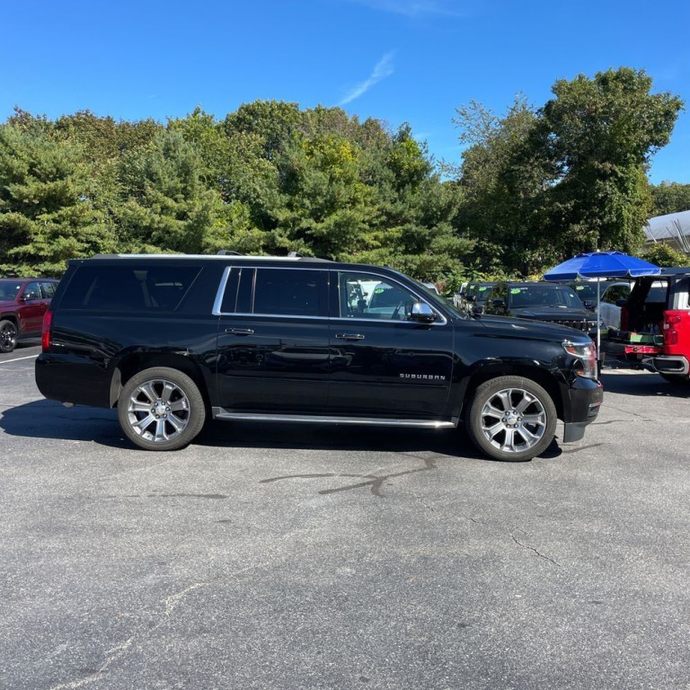 2019 Chevrolet Suburban Image 3