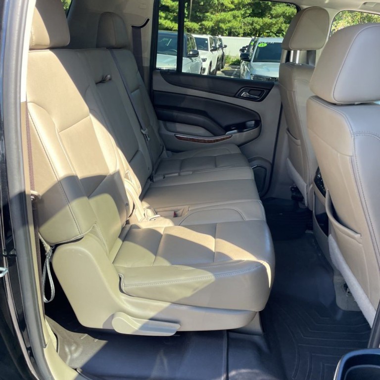 2019 Chevrolet Suburban Image 17