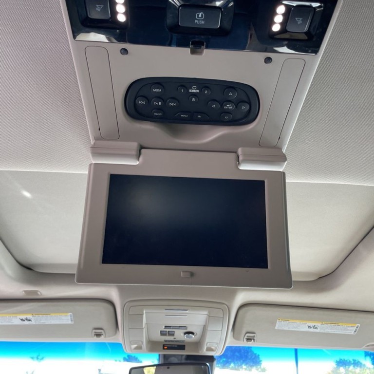 2019 Chevrolet Suburban Image 18