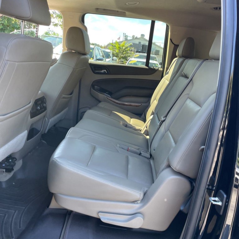 2019 Chevrolet Suburban Image 19