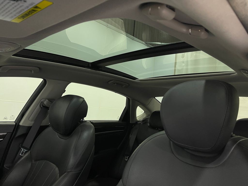 2017 Genesis G80 Image 11