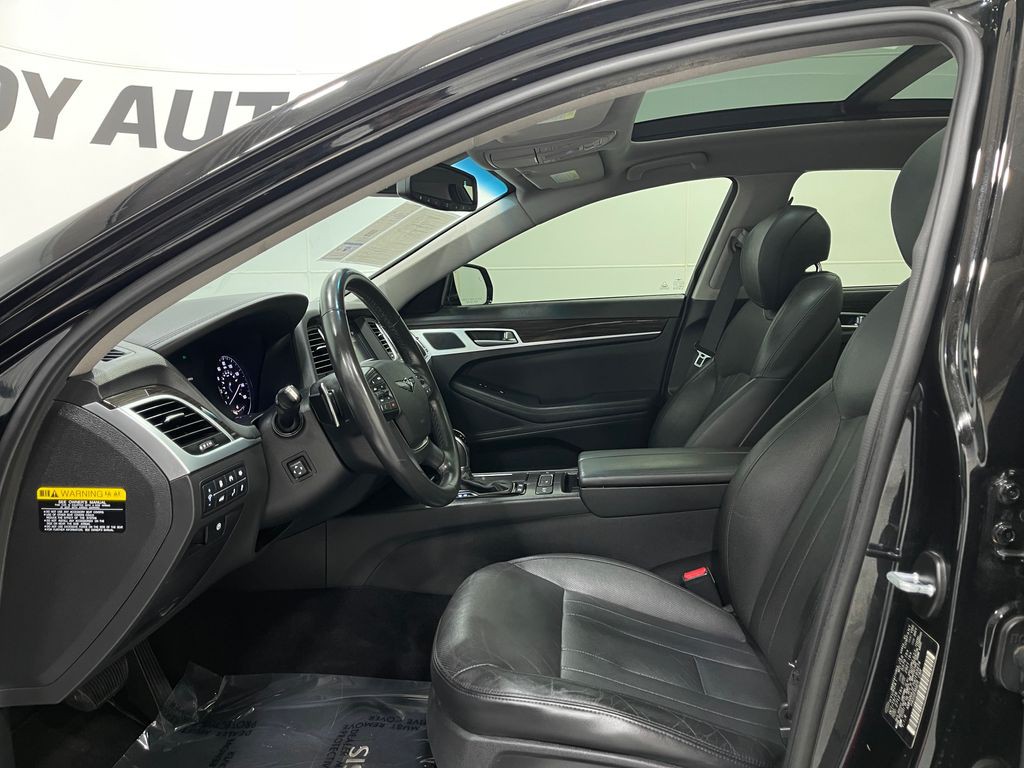 2017 Genesis G80 Image 12